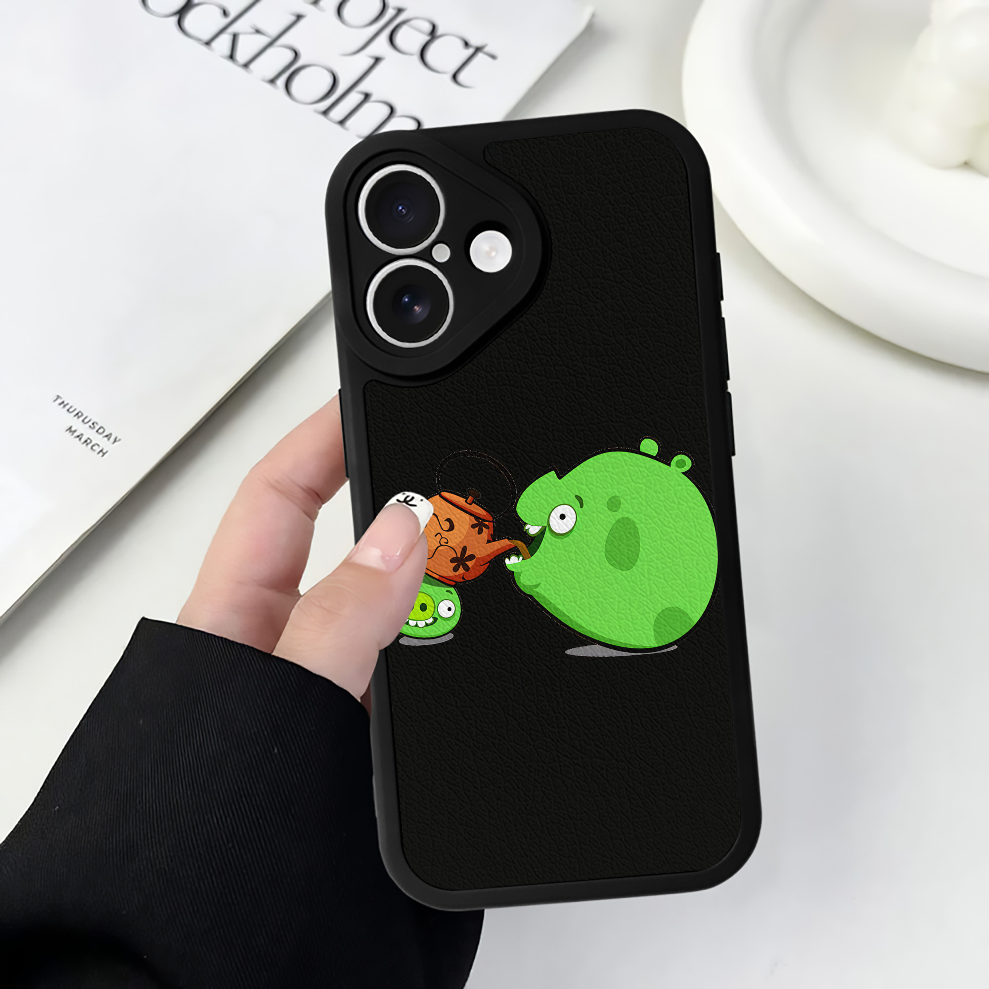 （画像用） Angry Birds アングリーバード 【iPhone 16シリーズ対応】シリコンスマホケース（レザー調） 材質：シリコン